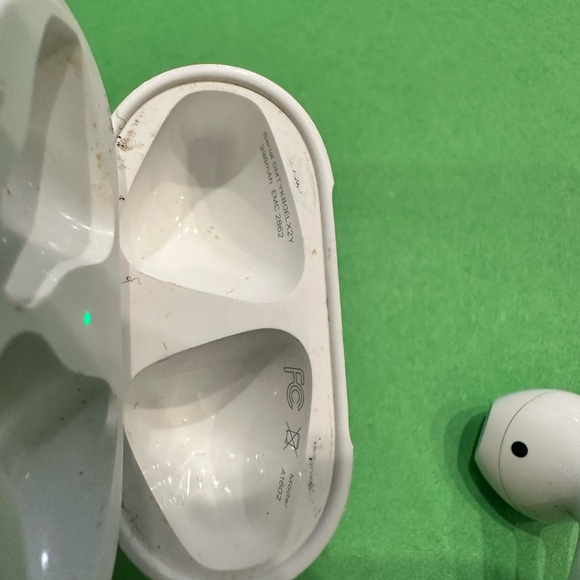 Apple AirPods 2nd generation - Picture 5 of 8